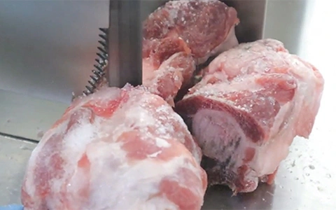 معدات تجهيز اللحوم