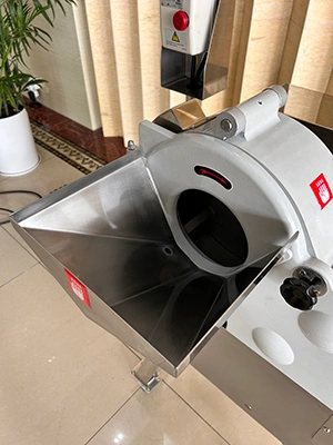 ماكينة تقطيع الخضروات إلى مكعبات بقدرة إنتاجية من 300 إلى 800 كجم\ساعة