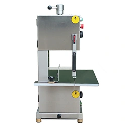 منشار تقطيع لحوم يوضع على الطاولة