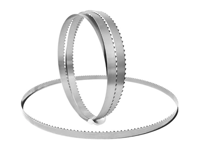 منشار تقطيع لحوم يوضع على الطاولة